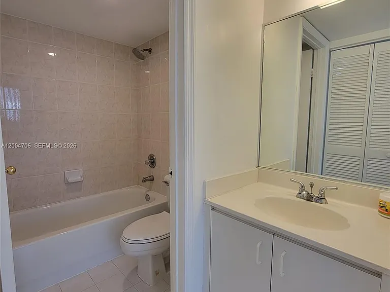 7601 Dickens Ave #402 — Photo 4