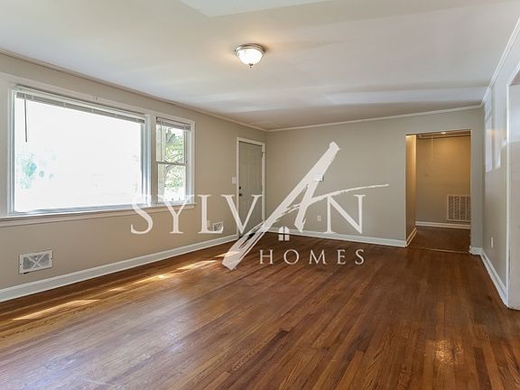 3rd image of 118 Woodmont Cir