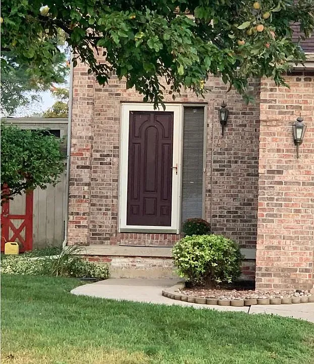 275 E Braeburn