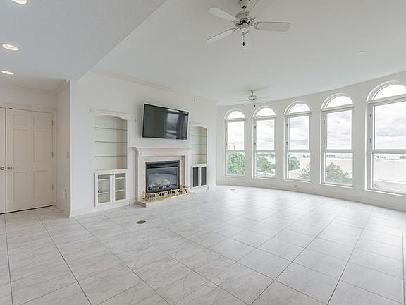 4th image of 288 Beach Dr NE APT 5B