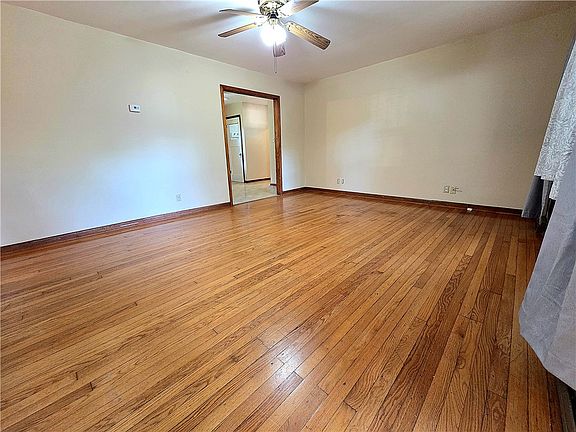 4th image of 705 Beverly Dr