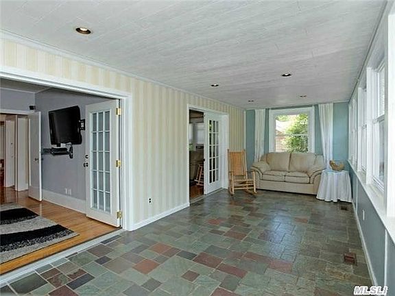 2nd image of 104 Bay Dr E