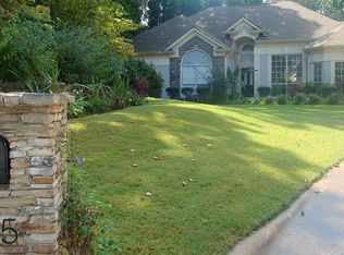 925 Allenbrook Ln, Roswell, GA 30075