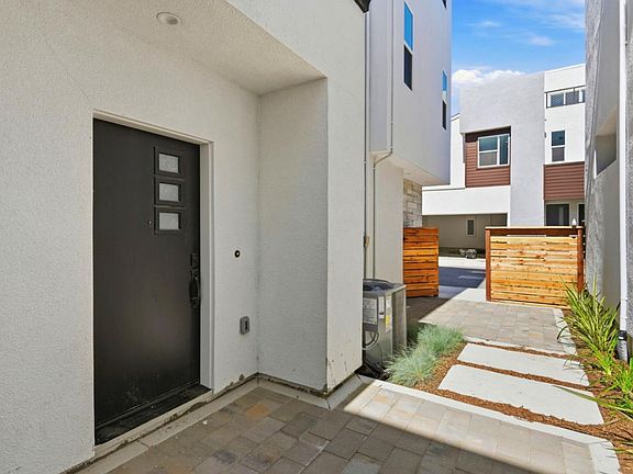 4th image of 536 Khaki Ct