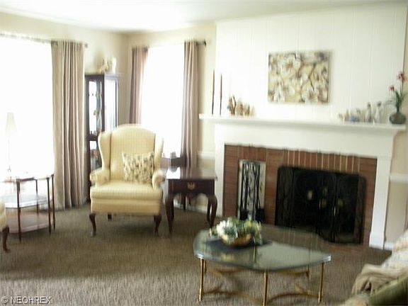 3rd image of 1061 Fresno Dr