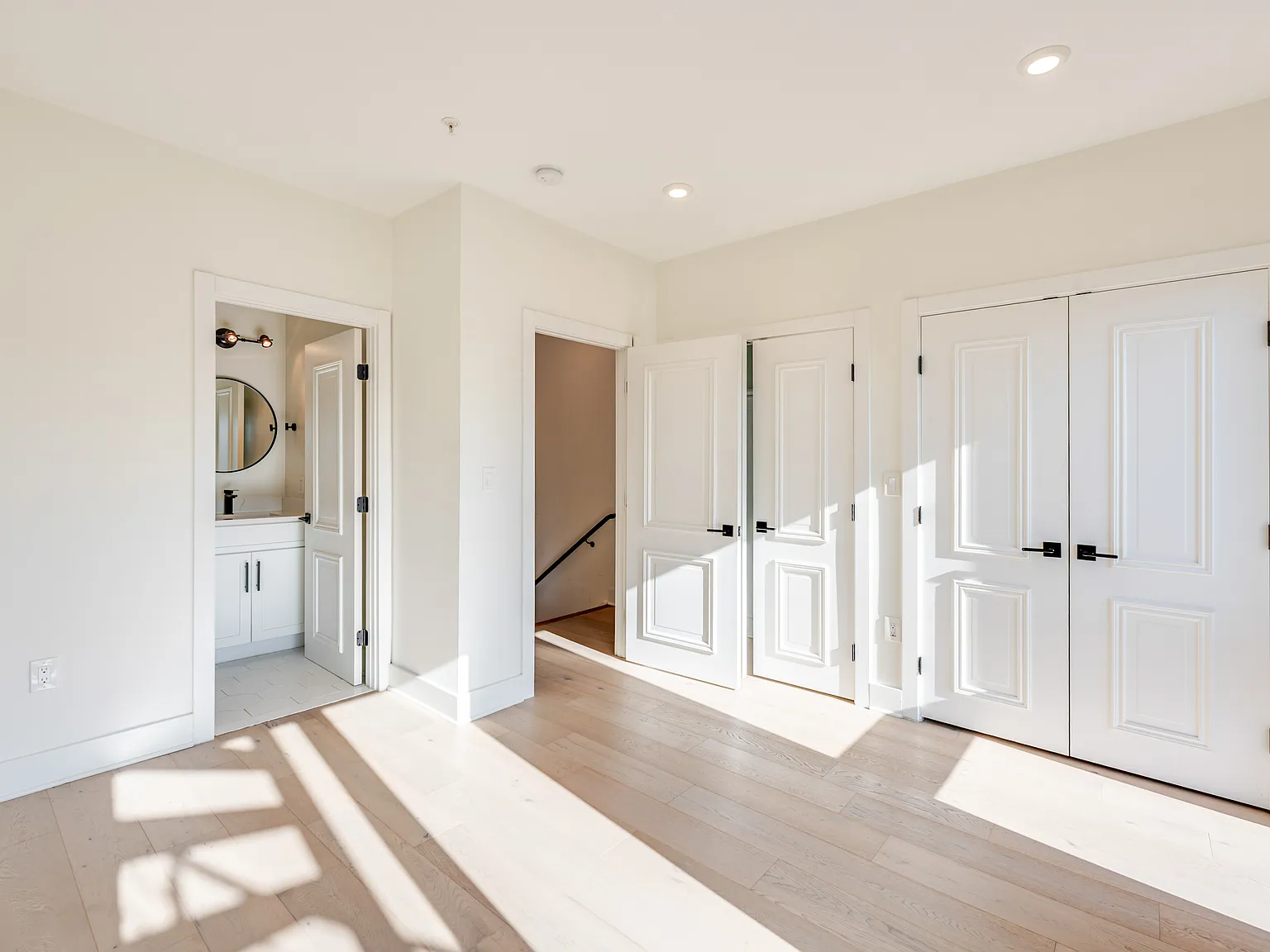 3 bed, 1100 sqft, $3,200 — Photo 4