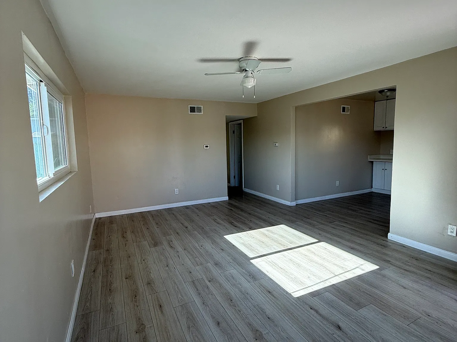 3 bed, 800 sqft, $1,100 — Photo 2