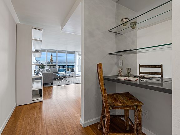 4th image of 2040 Franklin St APT 1106