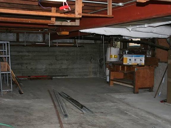 Huge 2 car garage