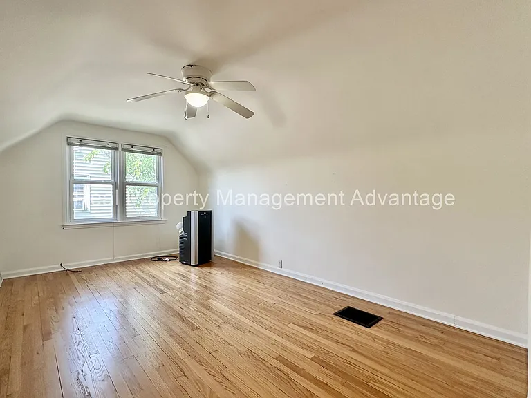 1596 Albany St — Photo 16