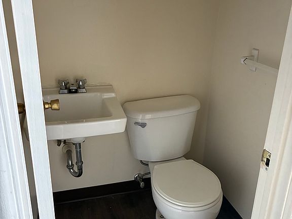 4th image of 1843-1847 E 38th St