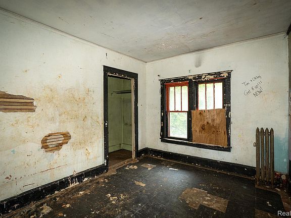 5th image of 1544 W Philadelphia St