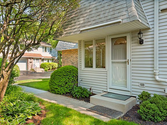 3rd image of 223 Pin Oak Dr Unit 223