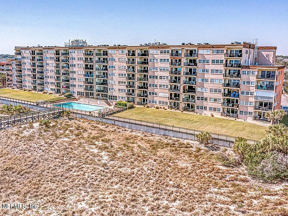 4th image of 3350 S FLETCHER Avenue #6C