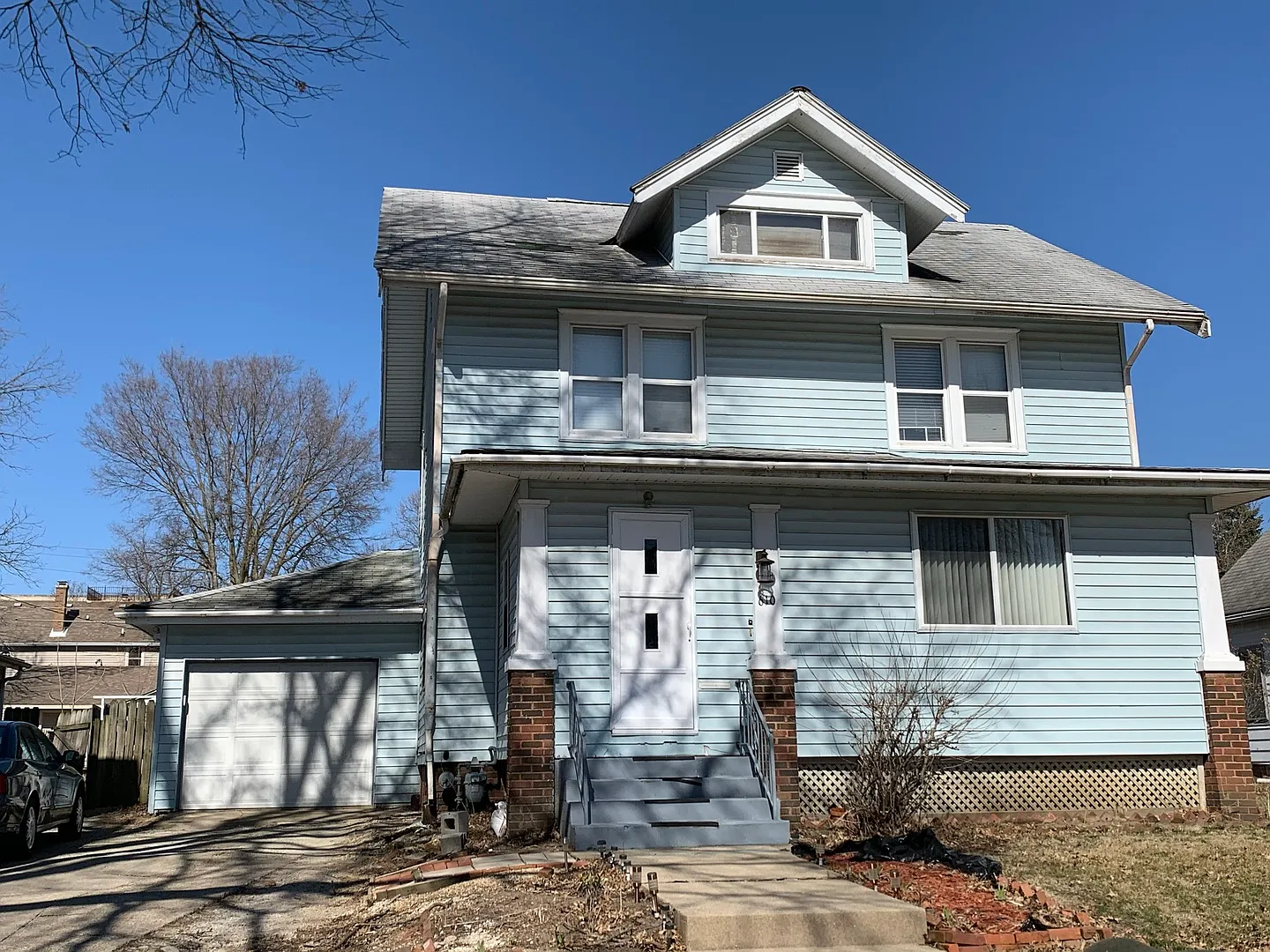 611 W Clark St photo 1