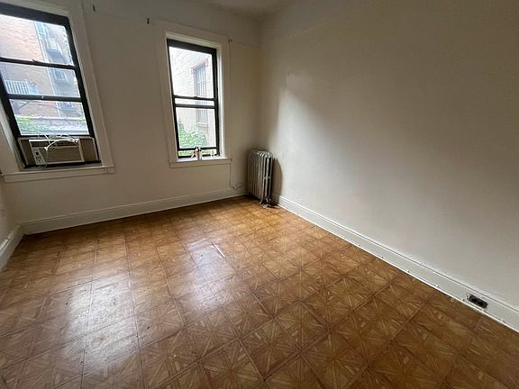3rd image of 2926 Newtown Ave APT 1