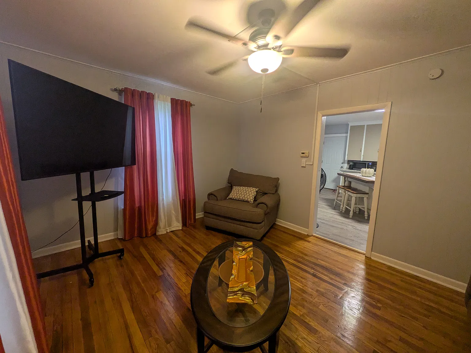 2 bed, 1000 sqft, $1,800 — Photo 2