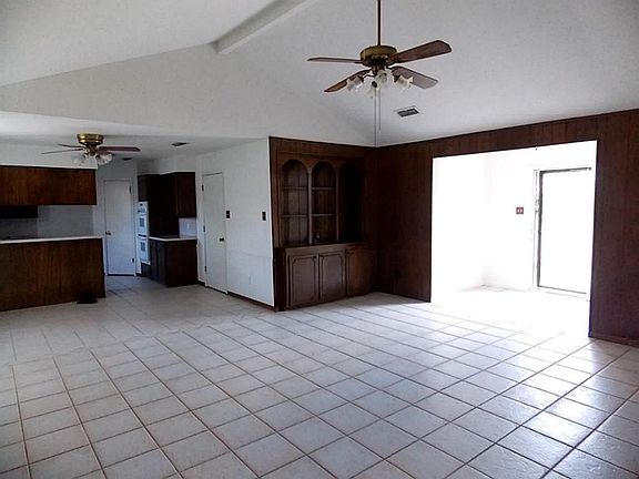 HIGH Ceilings in Living Area, Open Concept Floor plan, Built In Bookshelf.