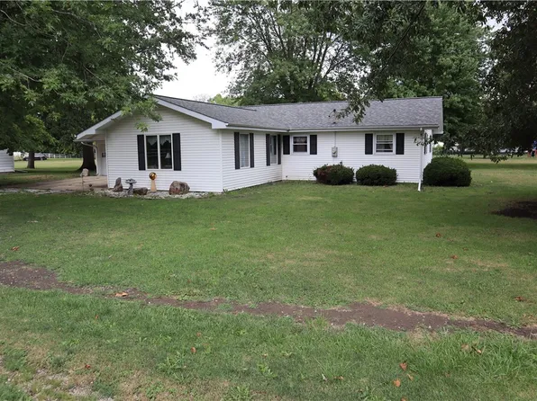 409 N Hazel St, Oakland, IL 61943