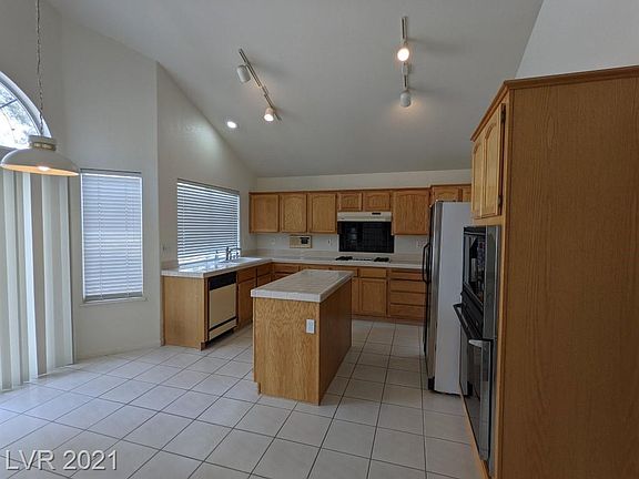 5th image of 7553 Emerald Gardens Cir