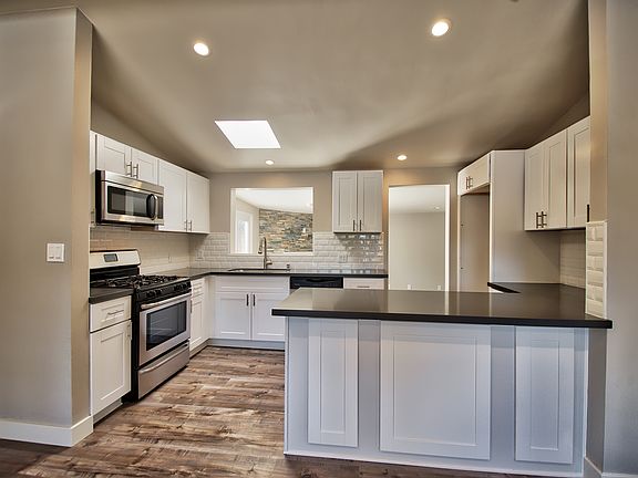 4th image of 413 Buena Vista Dr
