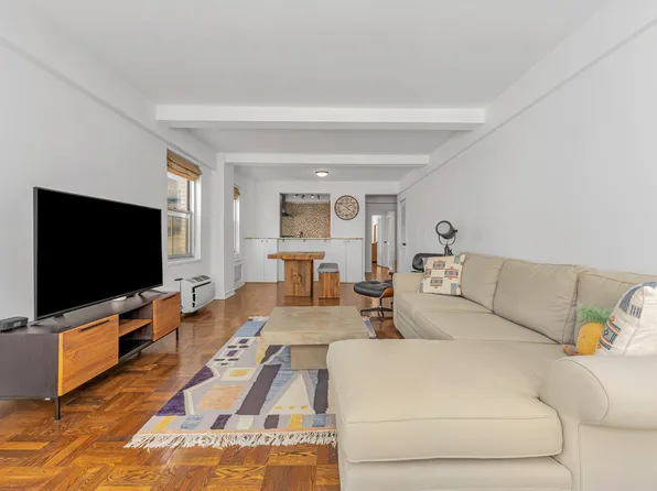 7 Lexington Avenue image 1 of 8