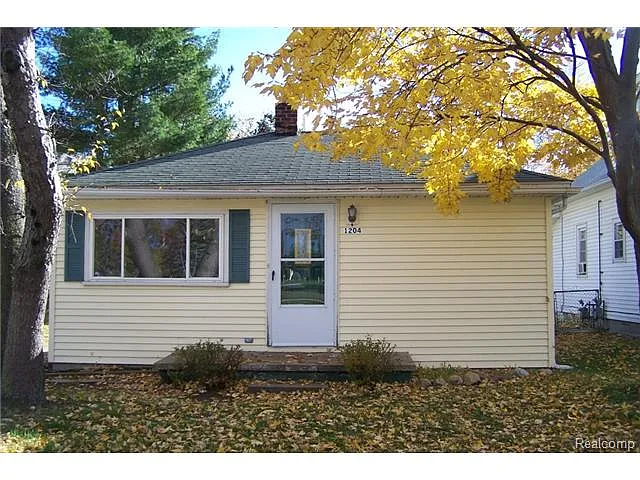 1204 Holland Ave photo 1