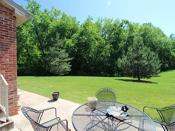 3rd image of 15 Laurel Wood Dr