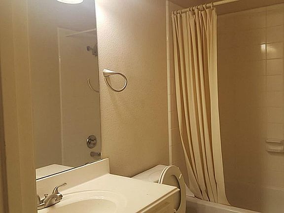 2nd image of 26909 Kings Crescent Dr