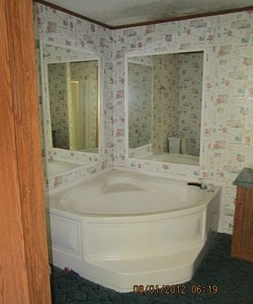 5th image of 244 Flynn Dr