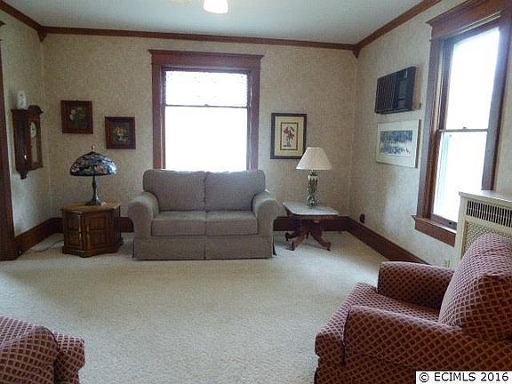 3rd image of 1125 Glen Oak St