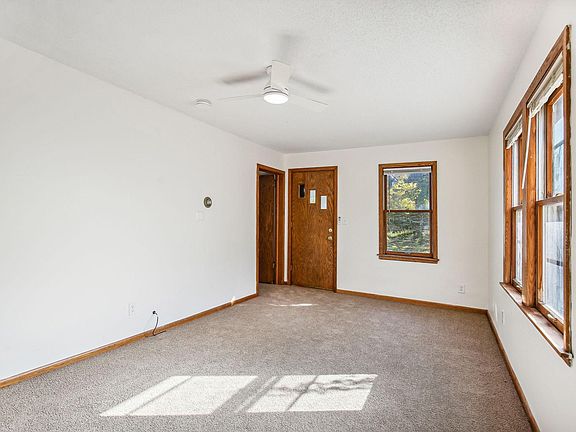 5th image of 3646 Tyler St NE