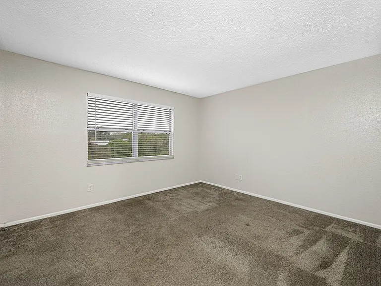 KC Flats Apartments — Photo 28
