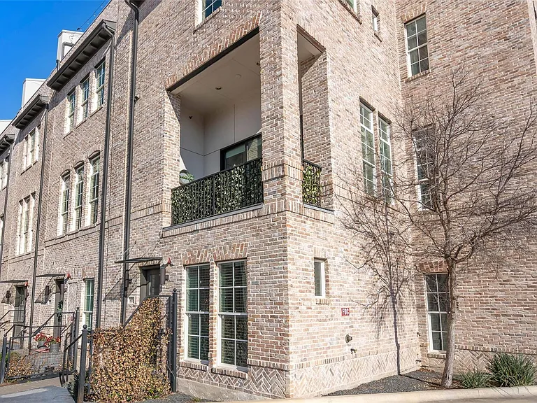 1411 Town Creek Dr #4 — Photo 2