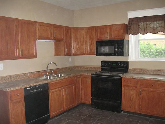 5th image of 938 Dana Ave