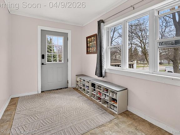 5th image of 217 Maple Ave
