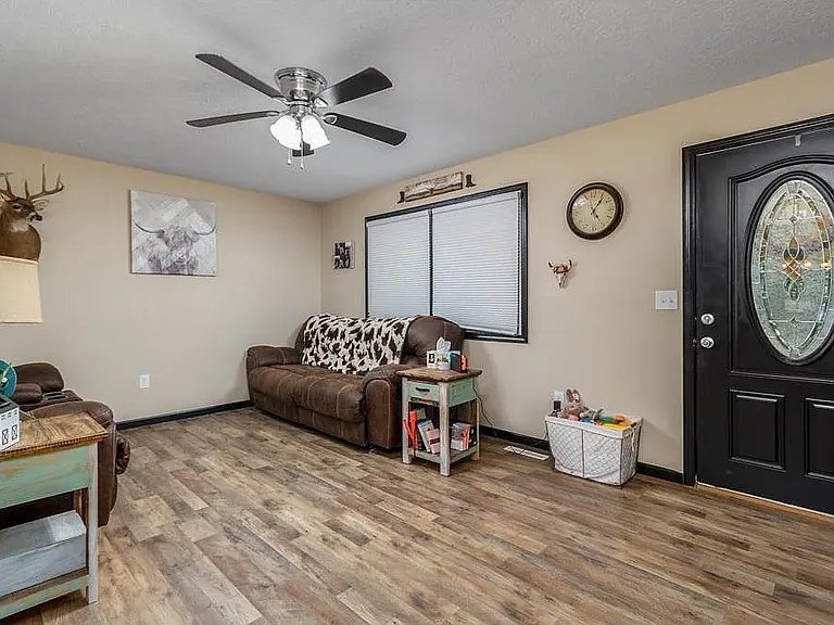 22915 Daisy Rd — Photo 5