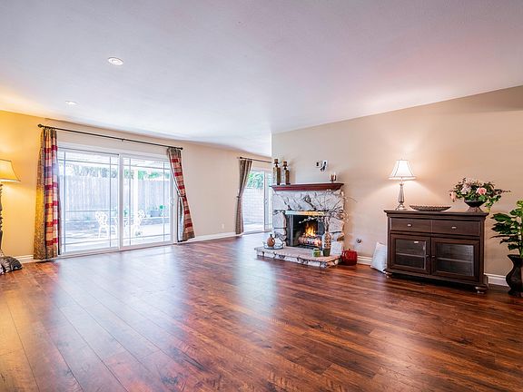 2nd image of 1725 Weston Cir