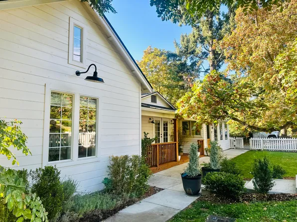 480 N Oregon St, Jacksonville, OR 97530