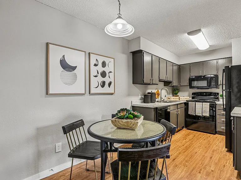 Heritage Hill Apartments — Photo 6