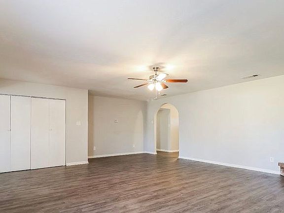 5th image of 1105 Coffeyville Trl