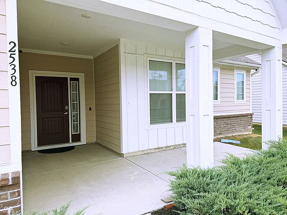 4th image of 2538 Riviera Pl