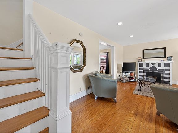 5th image of 1004 Westcott St