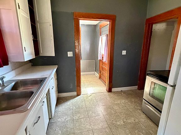 4th image of 103 S 5th St