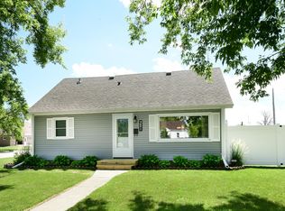 321 4th St NE, East Grand Forks, MN 56721