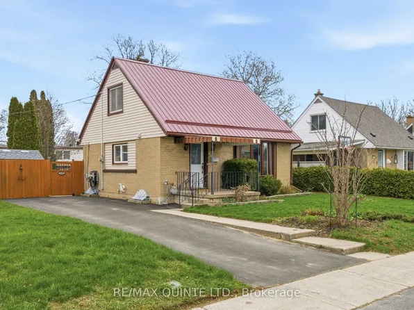 59 4th Ave, Quinte West, ON K8V 5N5