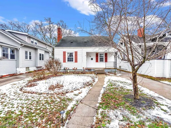 26 Kensington Blvd, Pleasant Ridge, MI 48069