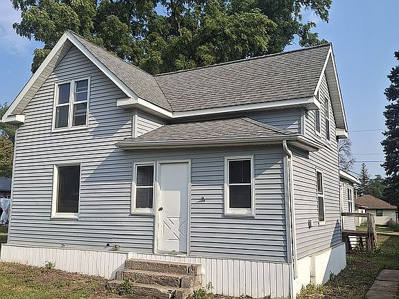 4th image of 306 5th Ave W