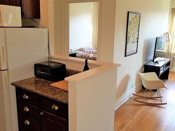 3rd image of 210 Park Pl APT 4B