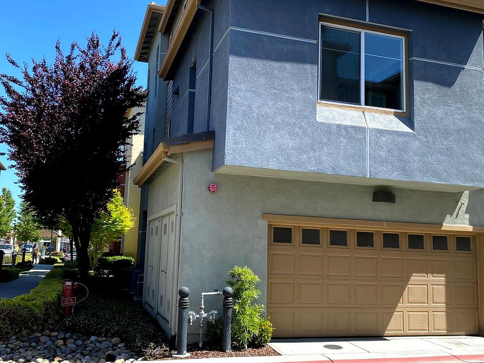 1st image of 1075 Gaviota Trl